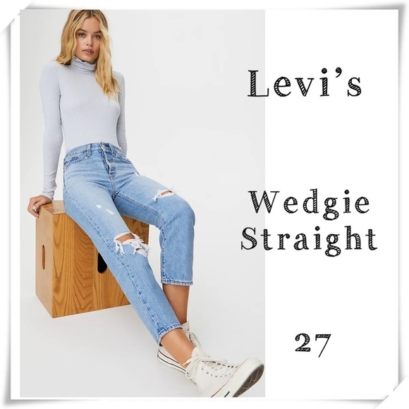 LEVI’S Wedgie Straight Ripped Distressed Jeans in Light Washed Button - Picture 1 of 11